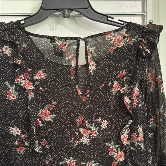 Torrid beautiful Bell Sleeve Ruffled Tunic - Picture 7 of 10